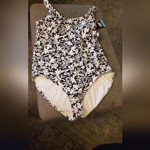Lands' End Black and White Floral One-Piece Swimsuit for Women Nwt